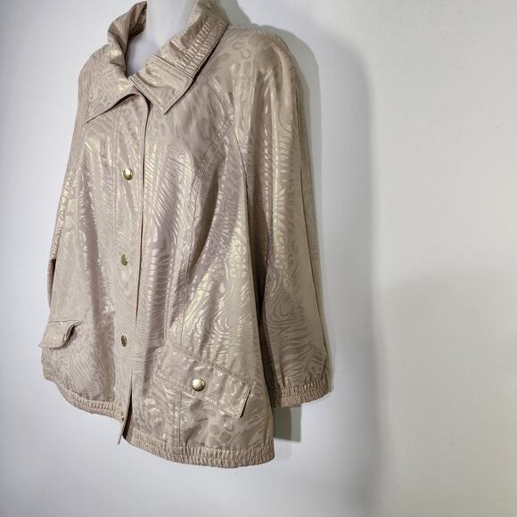 Chico's Zenergy Jacket Animal Print Neema Snap Front Tan Gold Foil Pockets Large - Picture 5 of 12